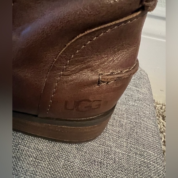 UGG Aureo Brown Leather Ankle Boot Lug Sole Bootie Zipper Size 7.5 - Picture 8 of 13